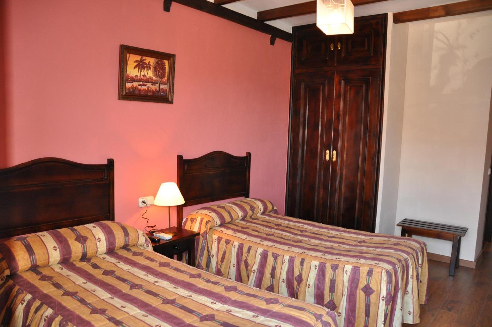 Apartamentos El Mirador Del Soto Sotoserrano Ruang foto