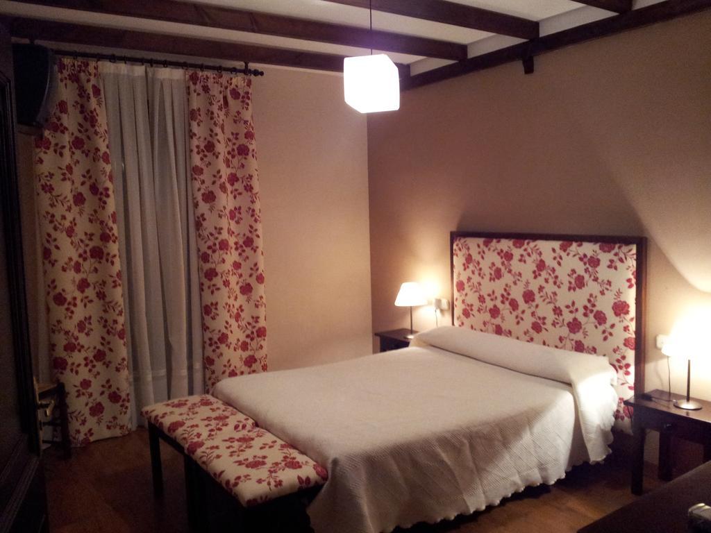 Apartamentos El Mirador Del Soto Sotoserrano Bagian luar foto