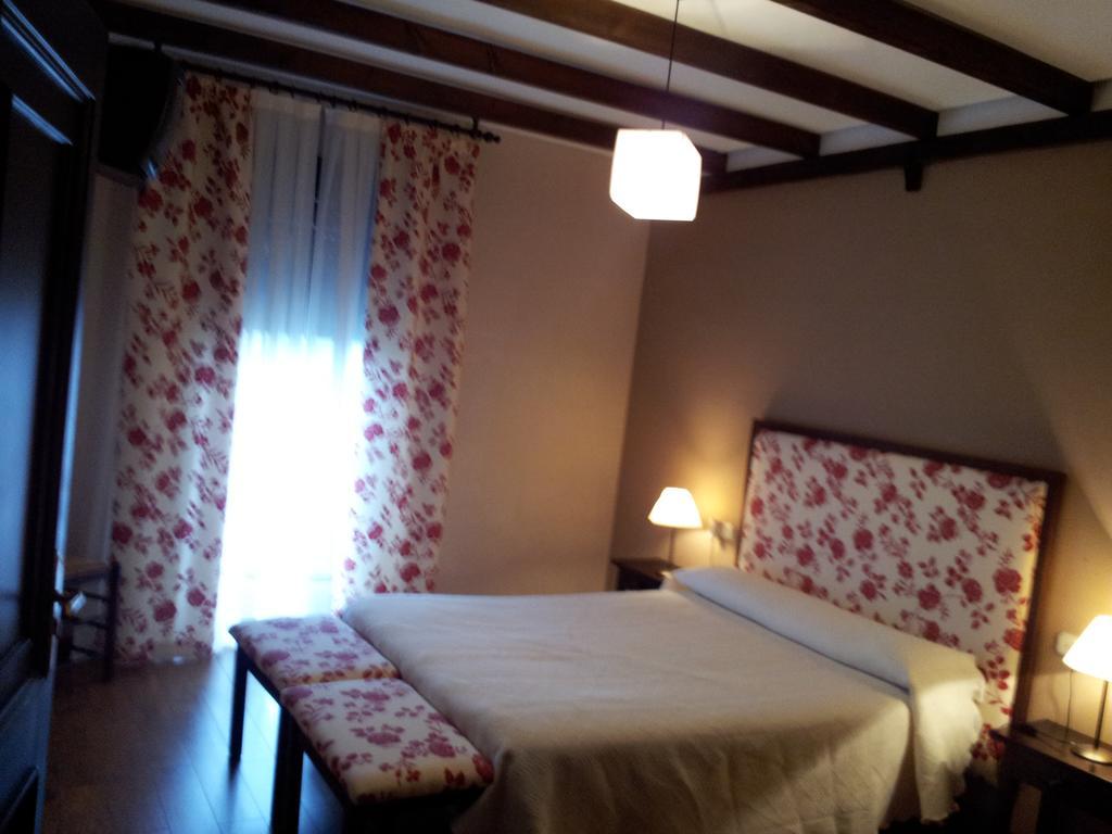 Apartamentos El Mirador Del Soto Sotoserrano Bagian luar foto