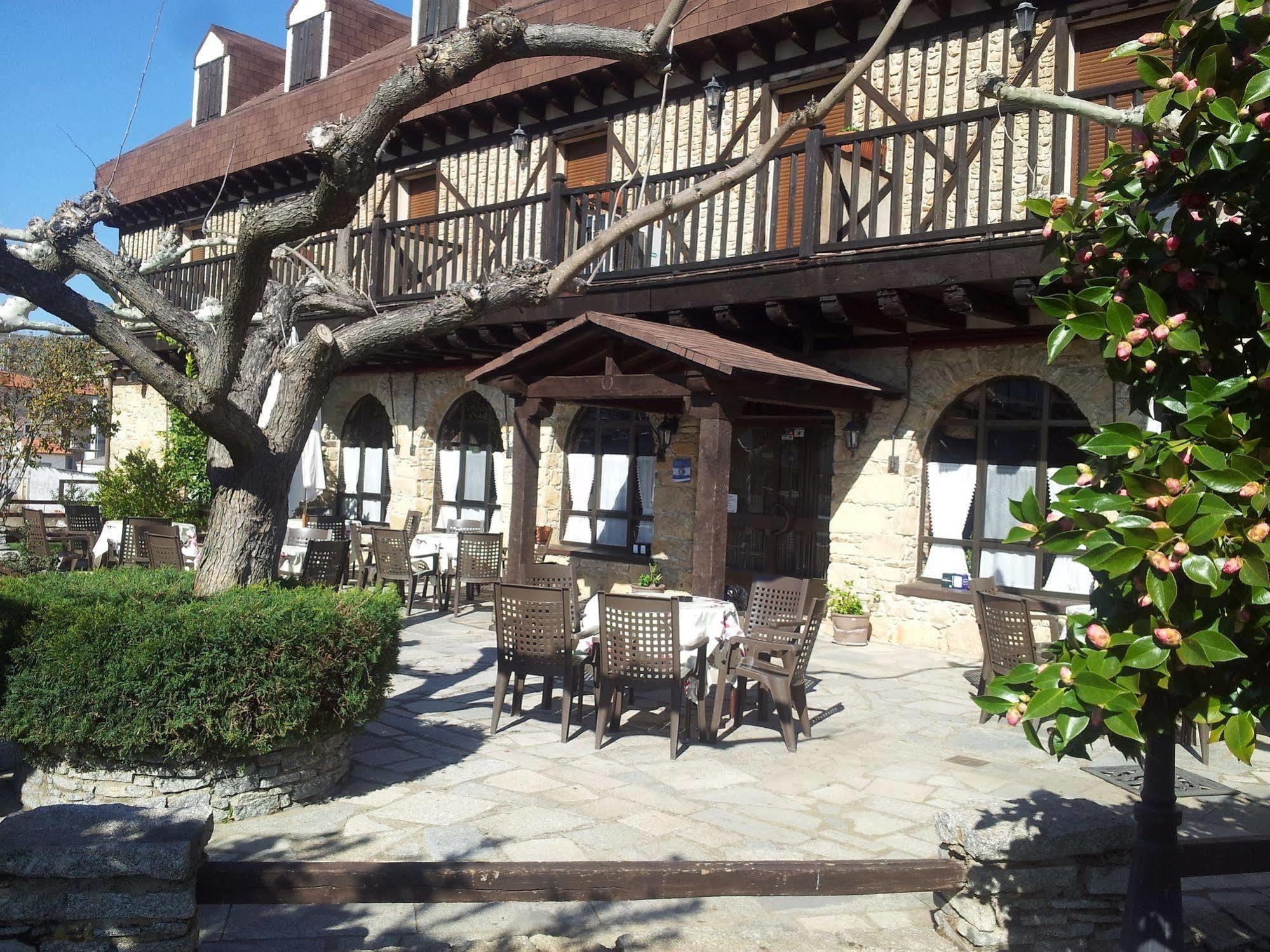 Apartamentos El Mirador Del Soto Sotoserrano Bagian luar foto